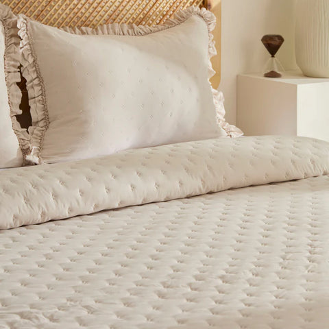 Fiona Bedspread Set Beige 230x240 cm + 2 Pieces (50x70 cm)