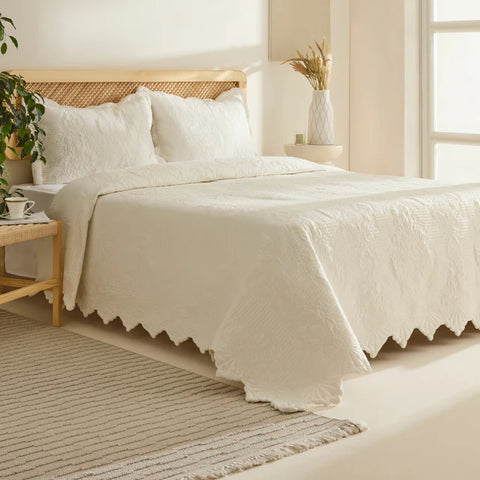 Camille Sprei Set Ecru 230x240 cm + 2 (50x70 cm)