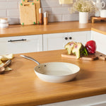 Karaca Swiss Crystal Almond Cream, Keramische Pannen, 26cm