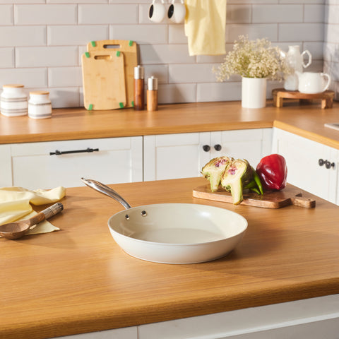 Karaca Swiss Crystal Almond Cream, Keramische Pannen, 30cm