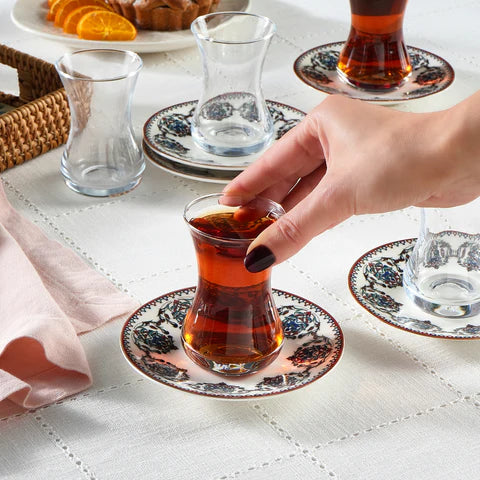 Karaca Nakkas 12-delige Turkse Theeset van Bone China voor 6 Personen, 130 ml, Rood