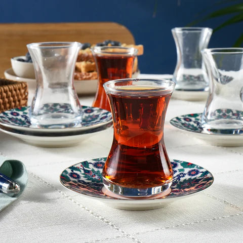 Karaca Edirne 12-delige Bone China Turkse theeset voor 6 personen, 130 ml, Meerkleurig