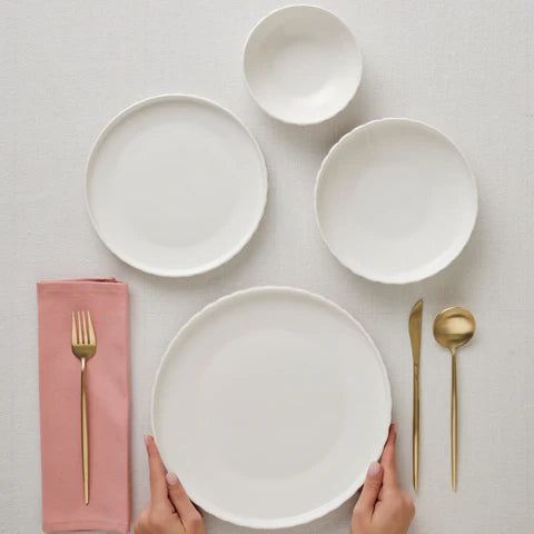 Karaca Stream Bone China Pumpkin 24-delig serviesset voor 6 personen, Wit