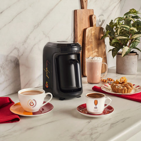 Karaca x Galatasaray Gelicentieerde Hatır Hüps Turkse Koffiemachine met Melkfunctie en Clublied