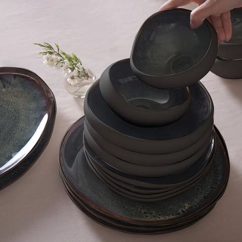 Karaca Earth Collection Galactic 55-delig tafelservice voor 12 personen – Zwart